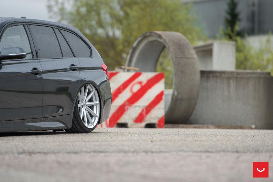 Детали экстерьера BMW 3-Series Touring on Vossen Wheels (VFS10) 2017 года  (фото 10 из 28)